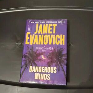 Hardcover "Dangerous Minds" by Janet Evanovich Book